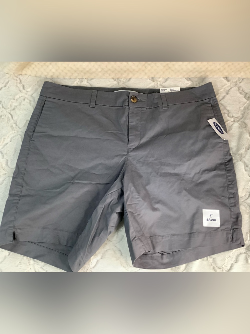 NWT Old Navy Womans Shorts Grey size 14 7 Inch